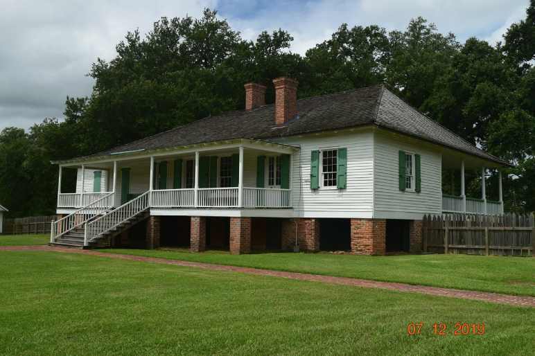 Visit Mound Plantation House